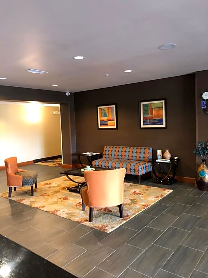 Countryview Inn & Suites