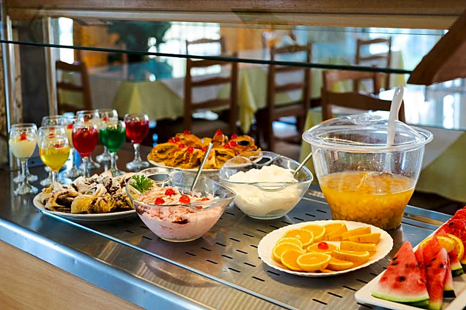 Village Inn Studios & Family Apartments