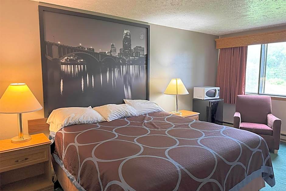 Super 8 by Wyndham Chaska