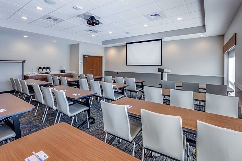 Holiday Inn Express & Suites Rice Lake By IHG