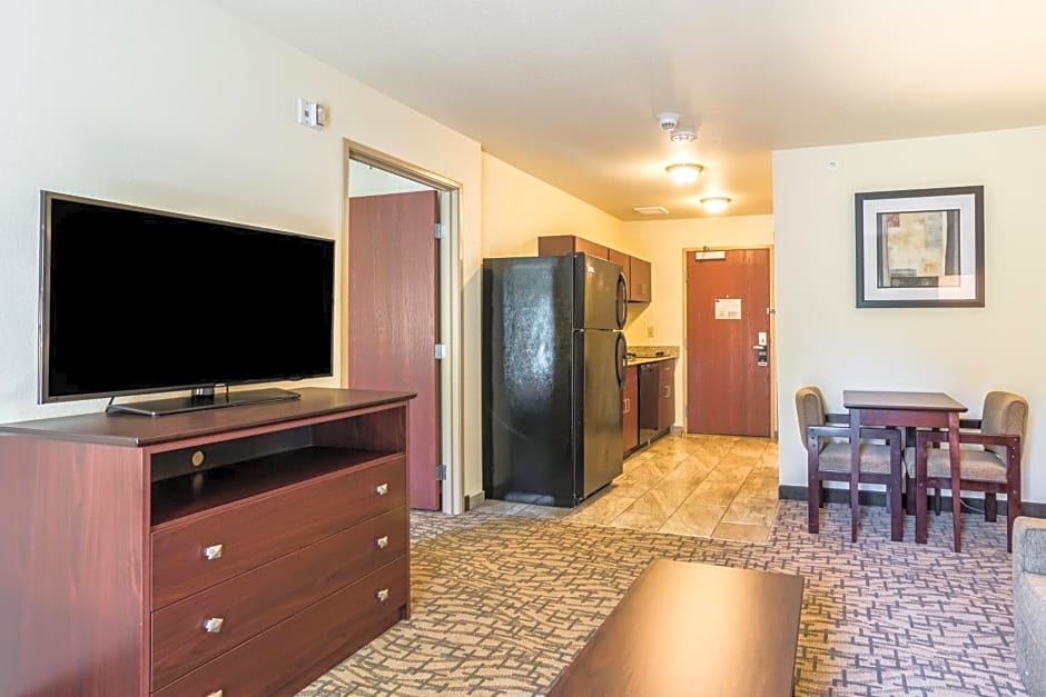 Cobblestone Hotel & Suites - Greenville