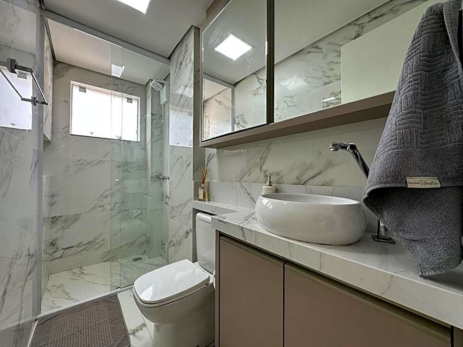 LA02- 2 Suítes +1Quarto | Jacuzzi | Churrasqueira