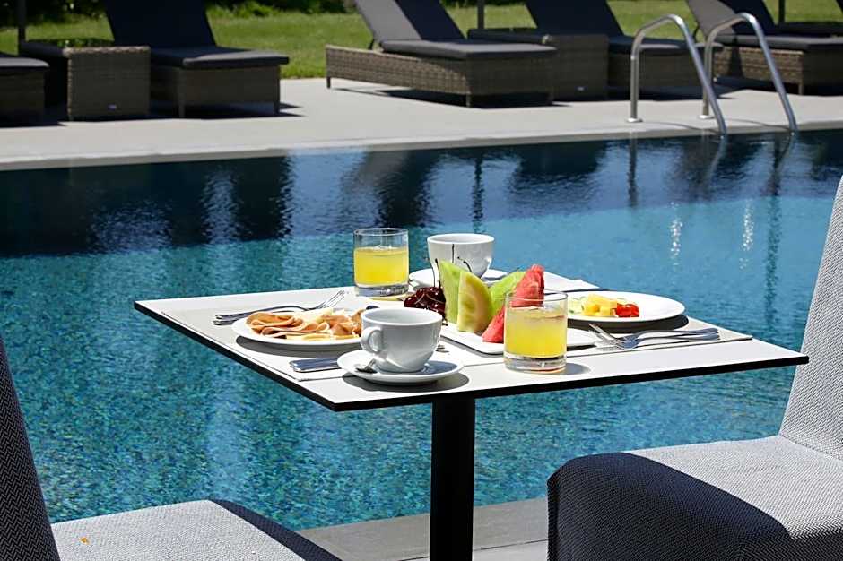 Lagouvardos Village Hotel