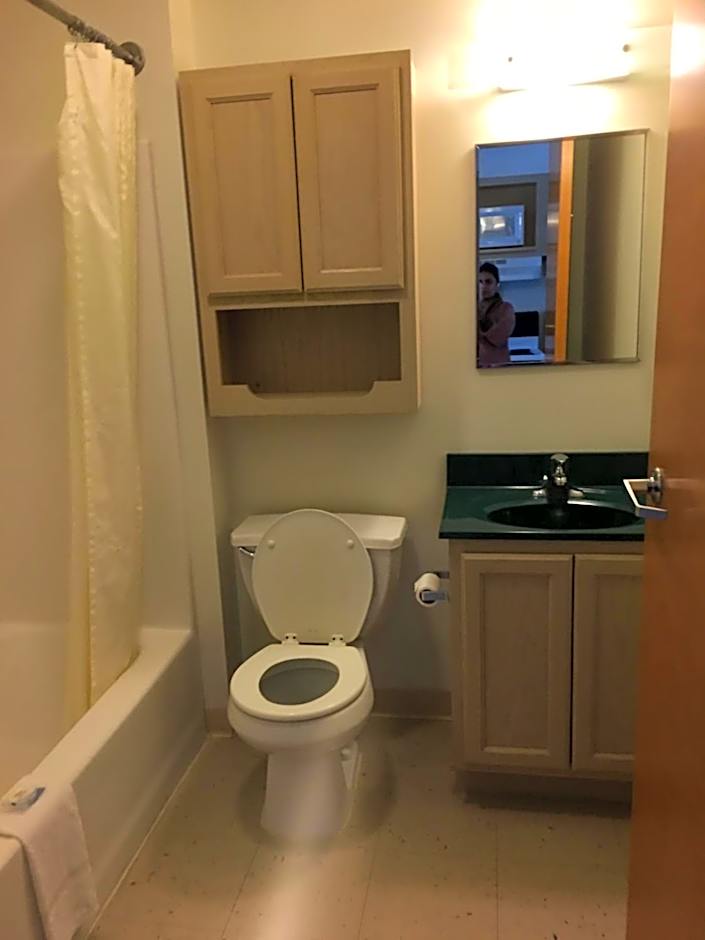 All Suites Inn Budget Host