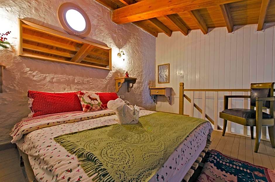 Lilyum Alaçatı - Taş Ev