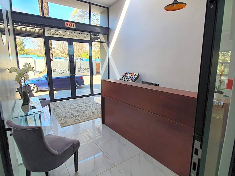La Orchard Hotel