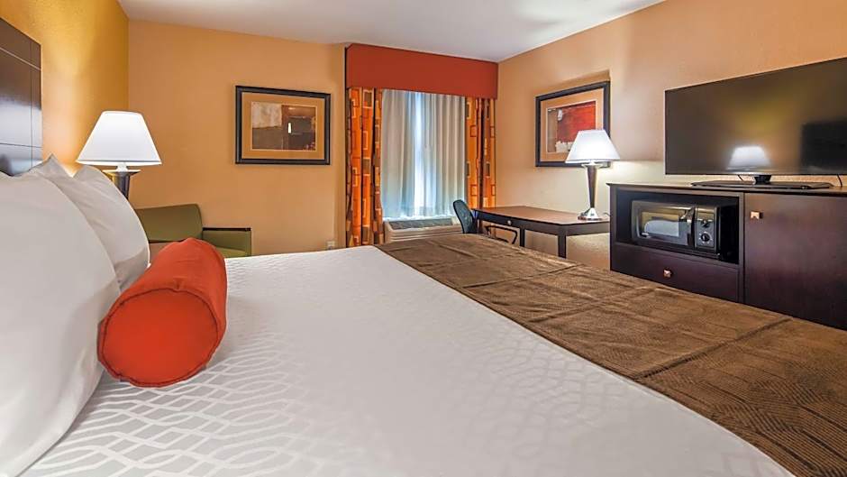 Best Western Plus Parkway Hotel