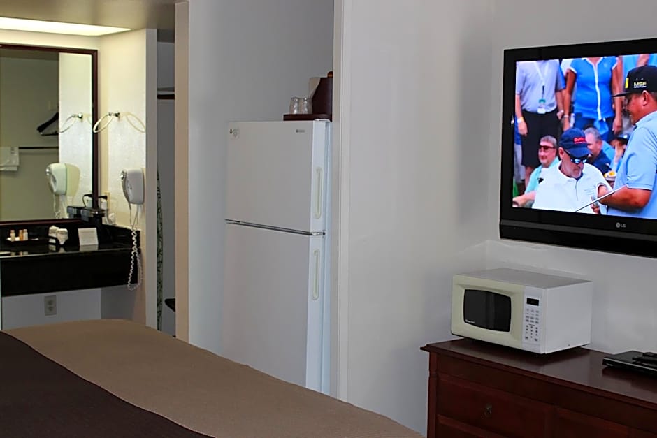 O'Cairns Inn and Suites