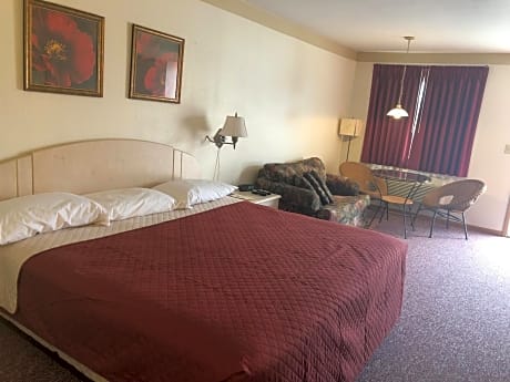 Deluxe King Suite