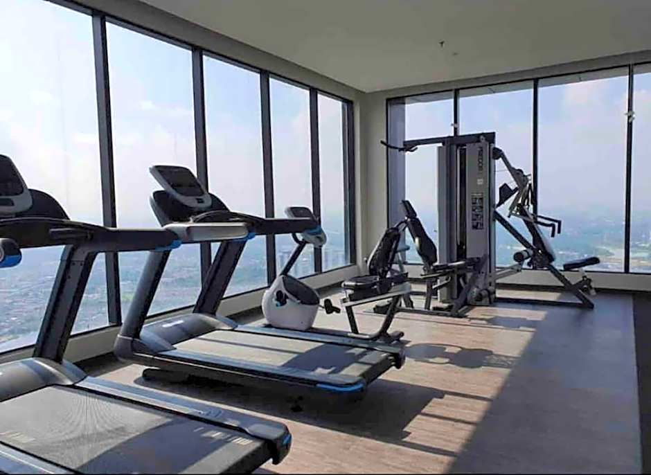 Sky pool 4 star hotel grade stay in i-City