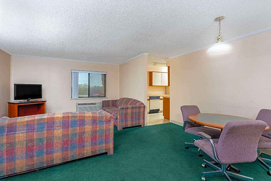 Norwood Inn & Suites Indianapolis East Post Drive