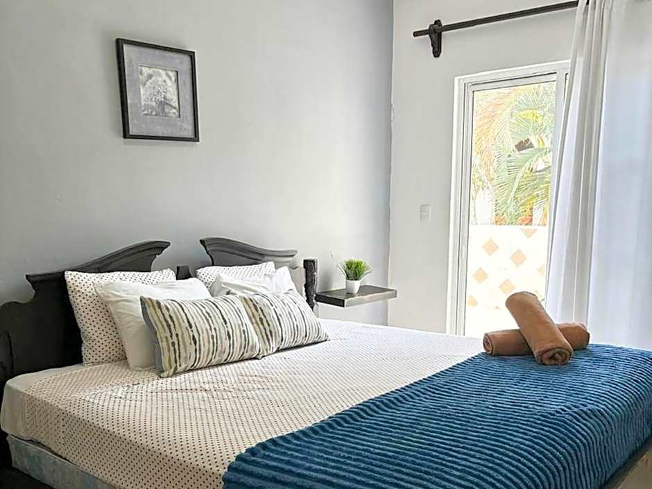 Spacious King Room near Beach & Quinta