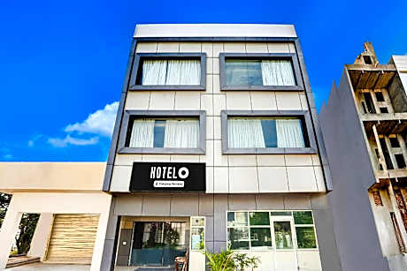 Super Hotel O Lohgarh Road Zirakpur Formerly JB Plaza