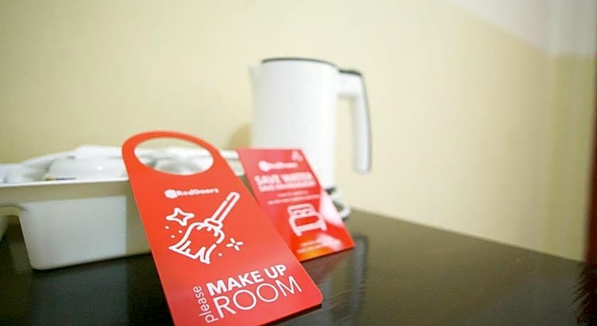 RedDoorz Plus near Pelabuhan Bitung