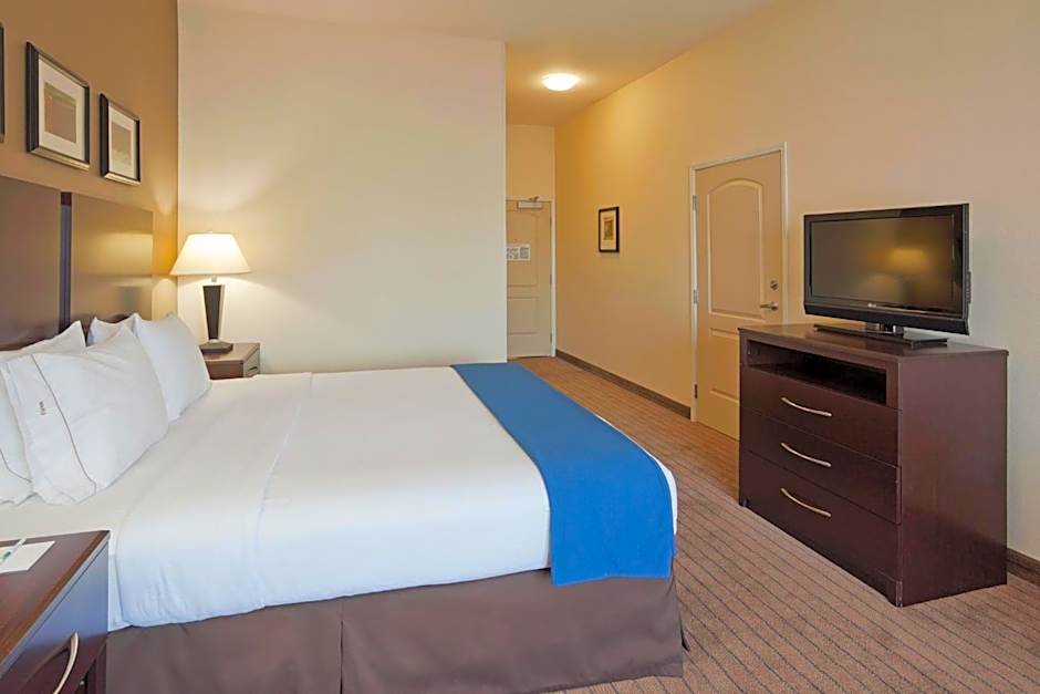 Holiday Inn Express & Suites Clovis Fresno Area By IHG