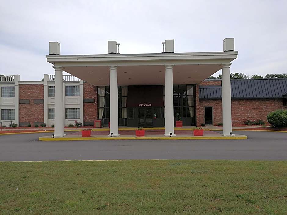 Mystic River Hotel & Suites