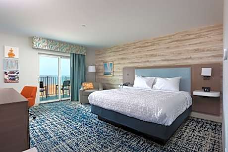 1 King Water View W/Fridge Ns