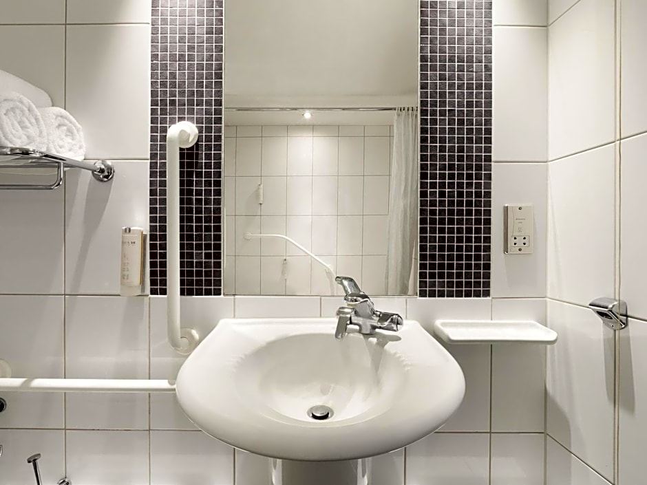 Ramada London North M1