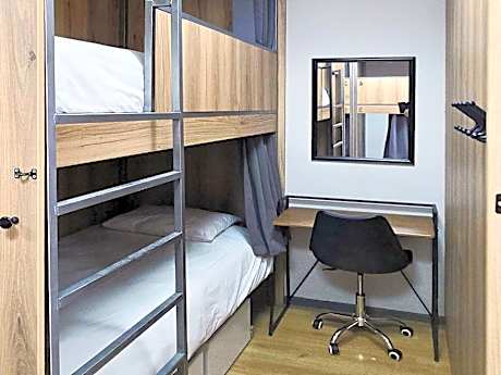 8-Bed Mixed Dormitory Room