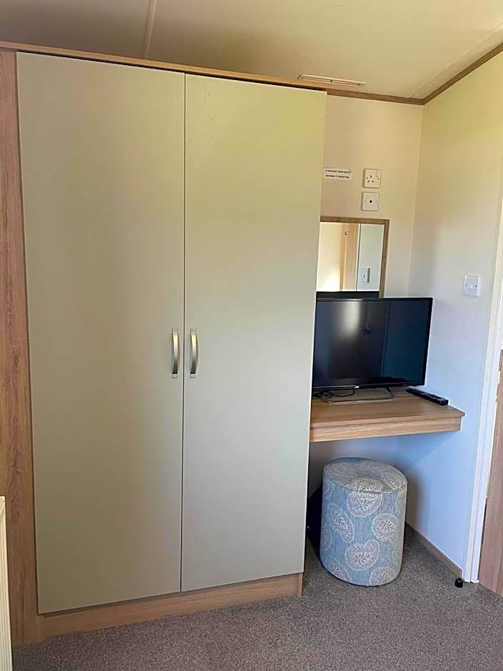 Hot Tub Breaks at 35 Merlin Point Tattershall