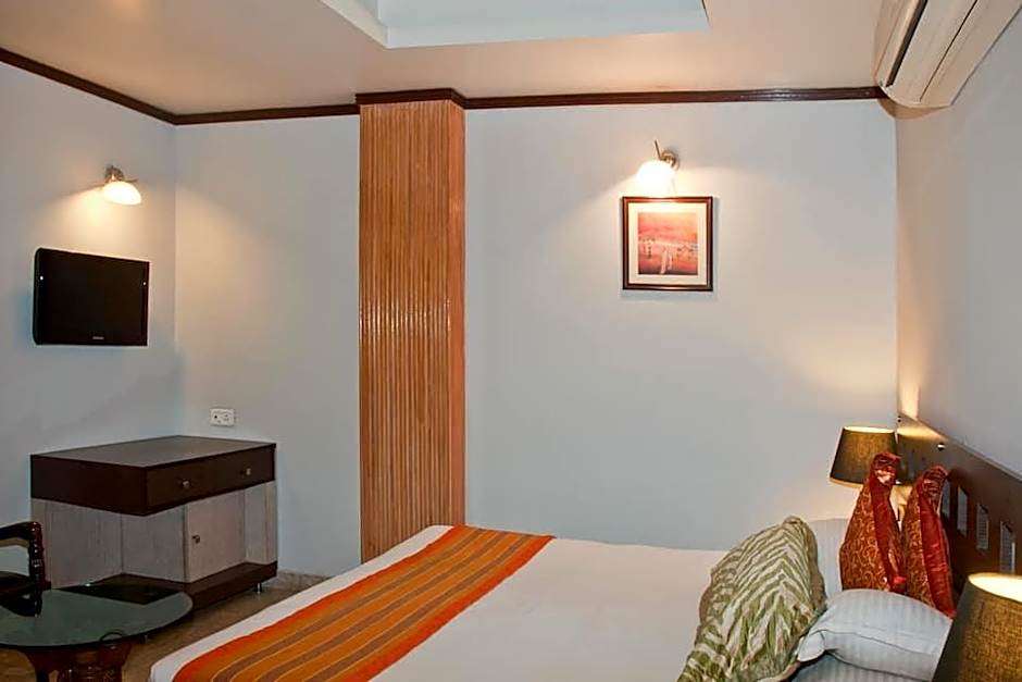  Hotel Crystal Residency