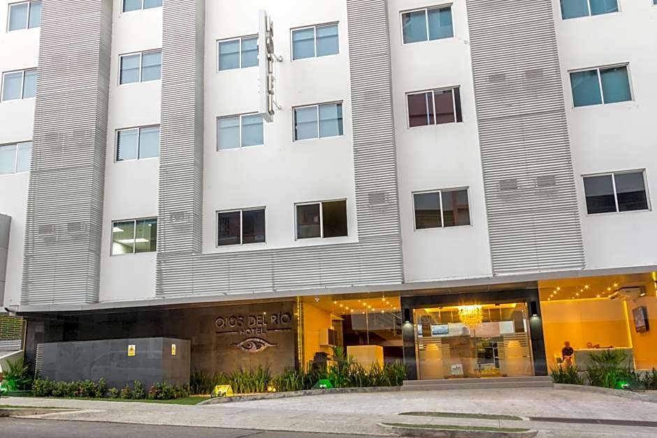 Hotel Ojos Del Rio