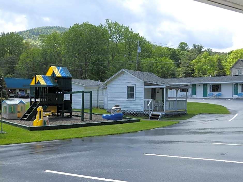 Brookside Motel & Cabins