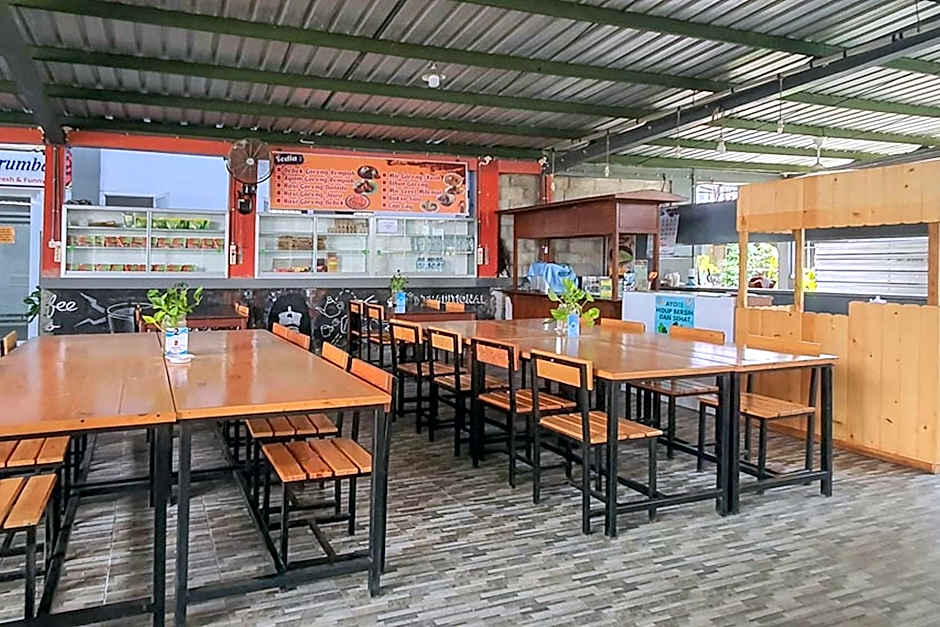 Angrumba Family Homestay near RSUD Caruban Mitra RedDoorz