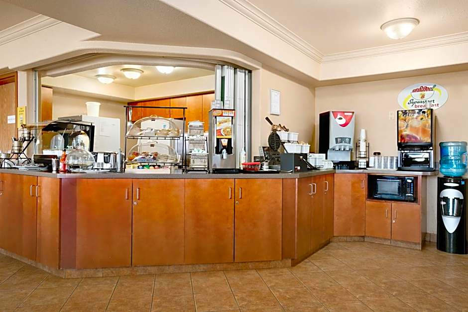 Super 8 by Wyndham High Level AB