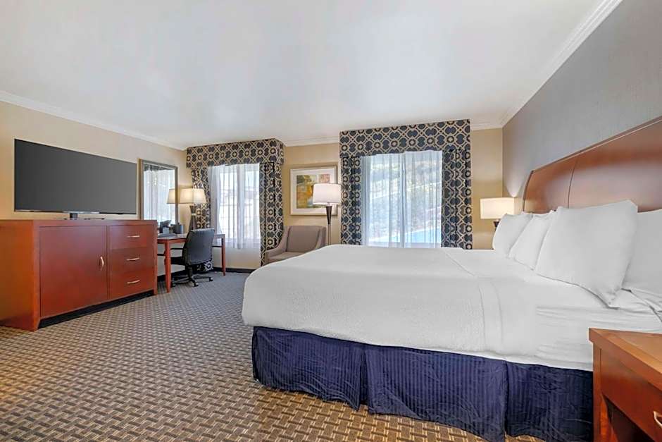 Best Western Plus Marina Shores Hotel
