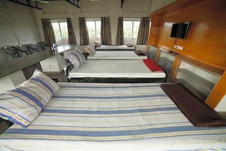 6 Bed Mix Dormitory
