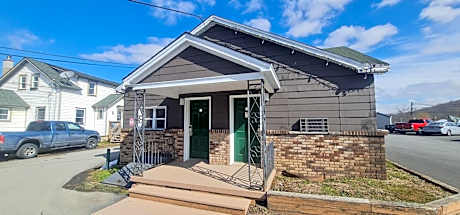 Werry's Cottages and Pub By OYO East Stroudsborg - Weekly Stays