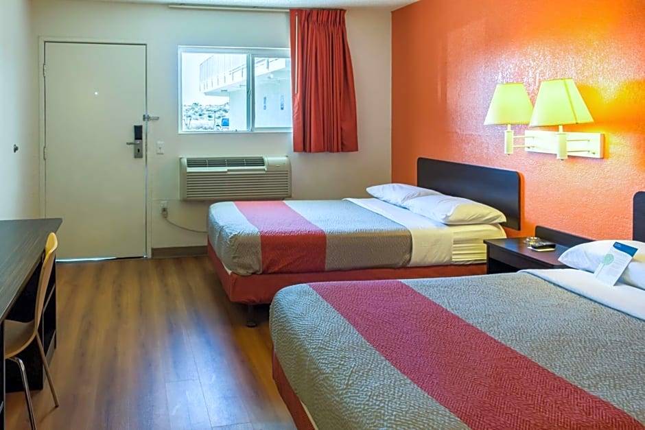 Motel 6-Bakersfield, CA - East