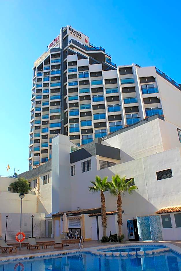 La Familia Gallo Rojo