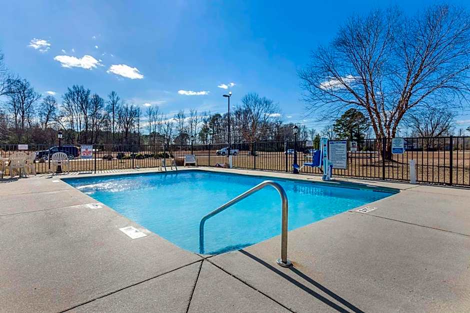 Comfort Suites Wilson - I - 95