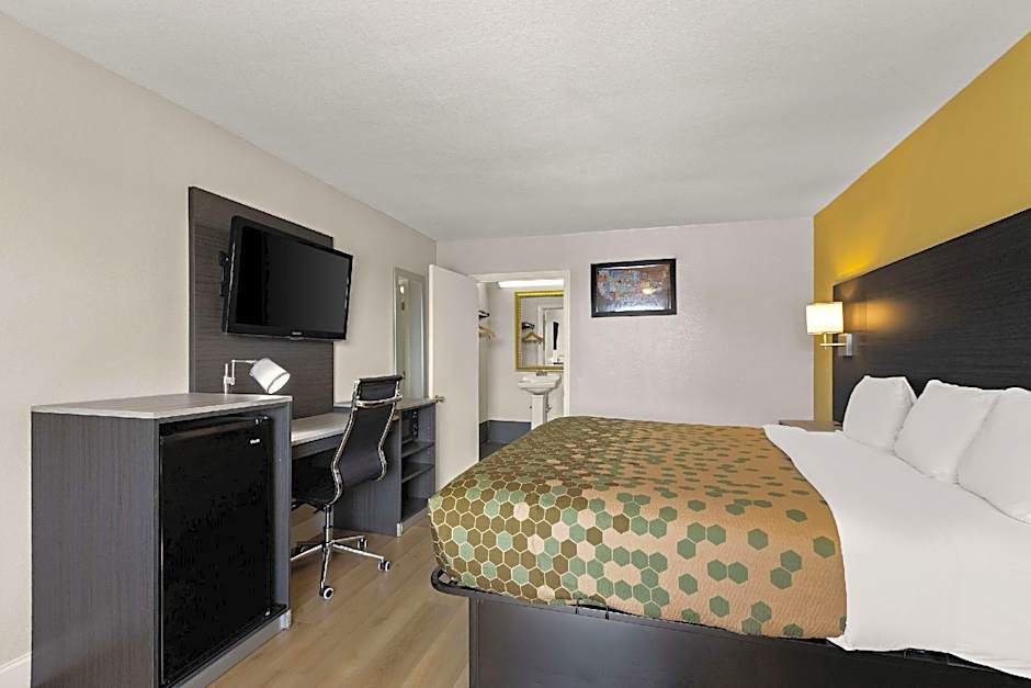 Econo Lodge White Pine Morristown I-81 & I-40 Split