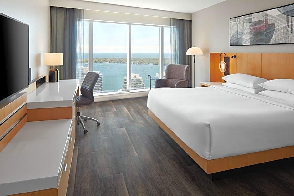 Photo 1 of 2 of 1 King Bed, Lake View