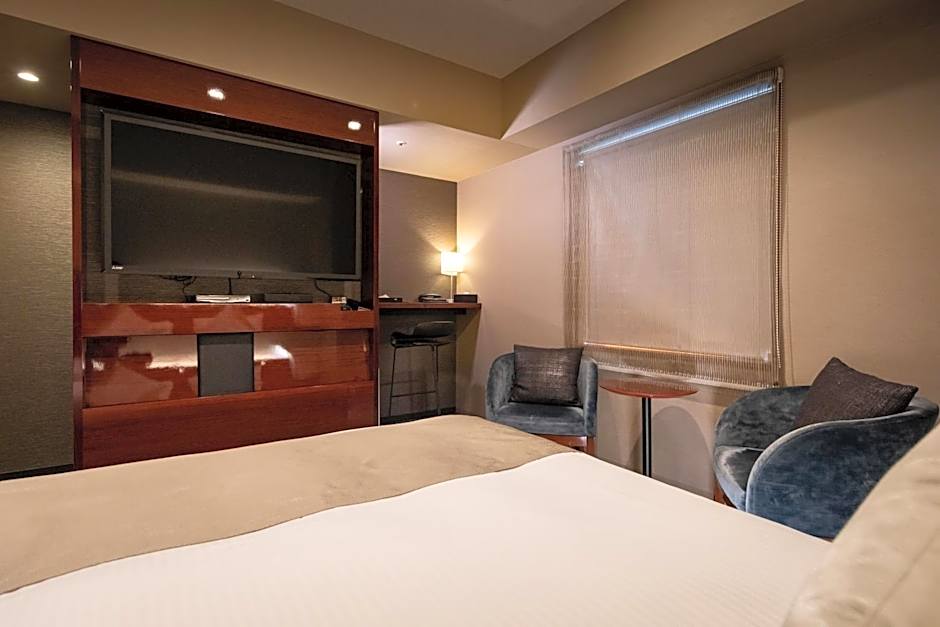 Photo 1 of 8 of Superior 1 King Bed, Smoking