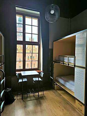 Single Bed in Male Dormitory Room with Shared Bathroom