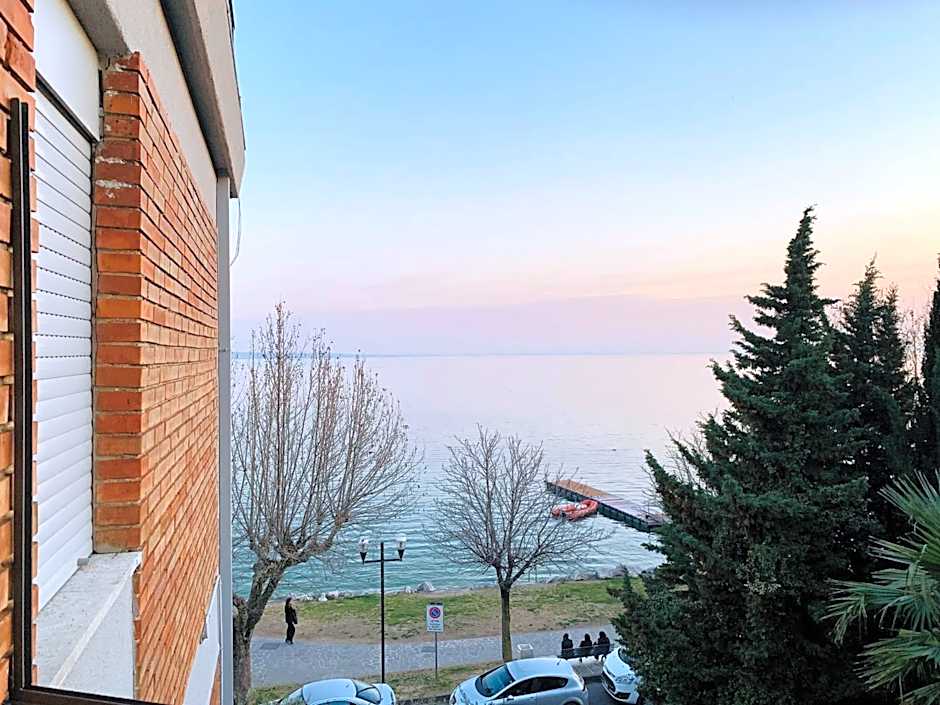 Front Lake Apartment Bardolino