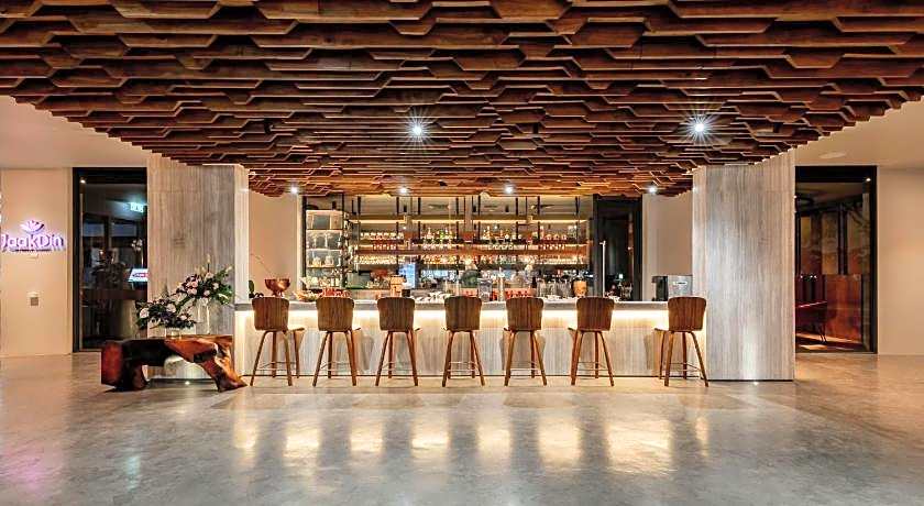 La Green Hotel & Residence