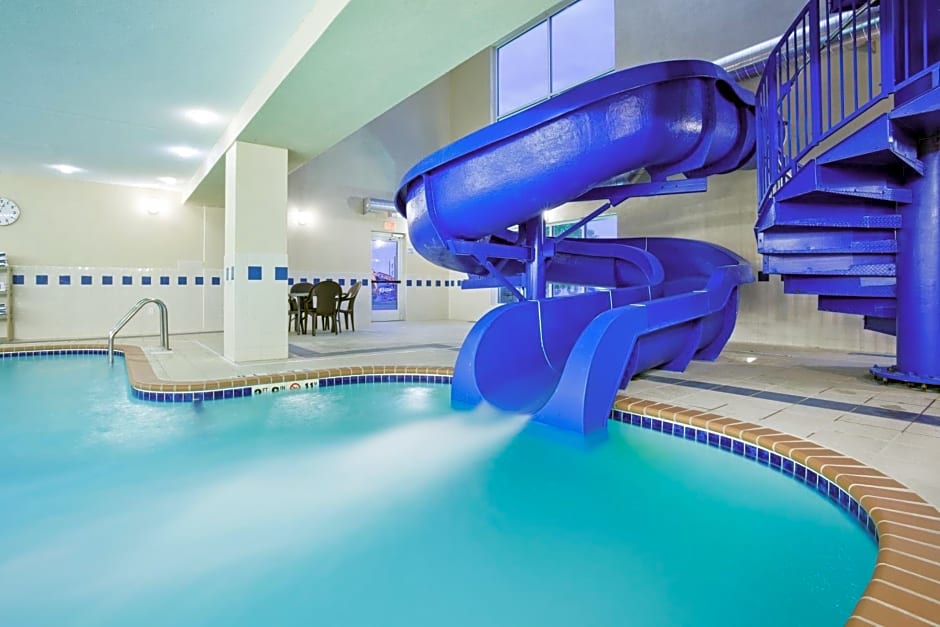 Holiday Inn Express Hotel & Suites Dickinson By IHG