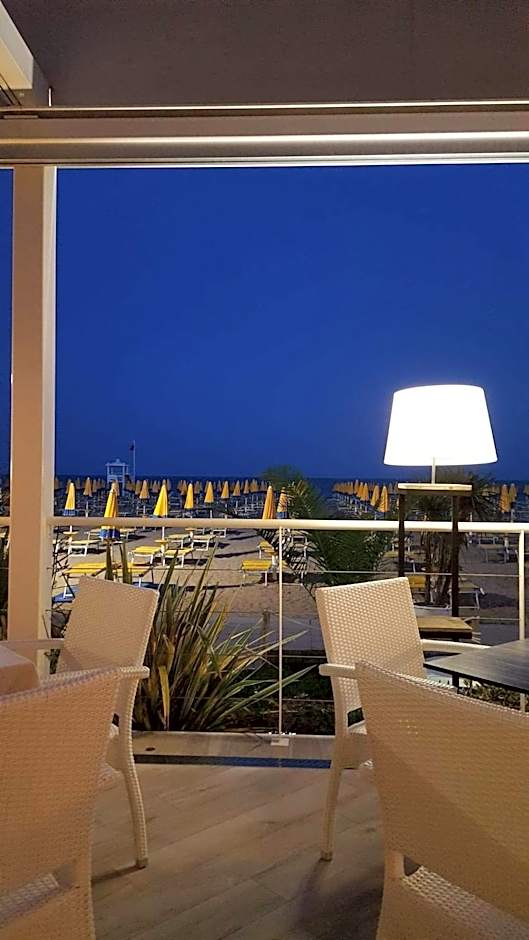 Hotel Nizza Frontemare Superior 3 Stelle