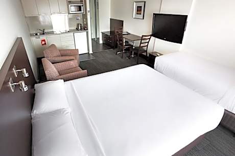 Deluxe Twin Studio
