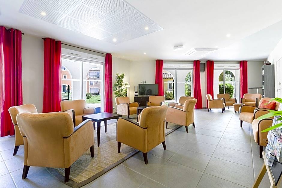 Park & Suites Village Aix-Le Rousset