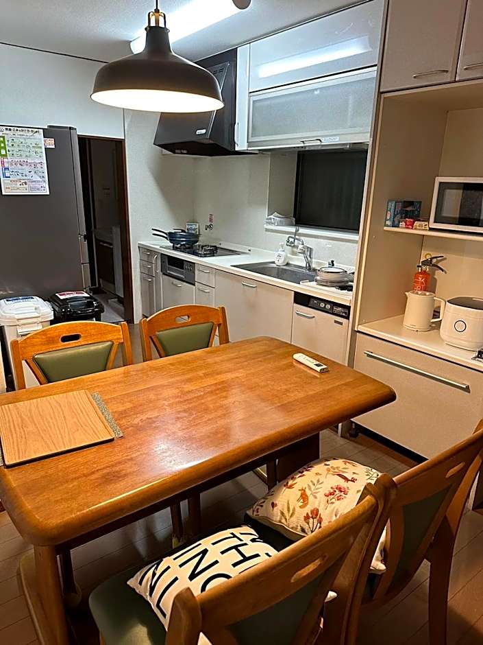 season guest house in nishi shinjuku 100 square meters, 4 bedrooms, 2 living rooms