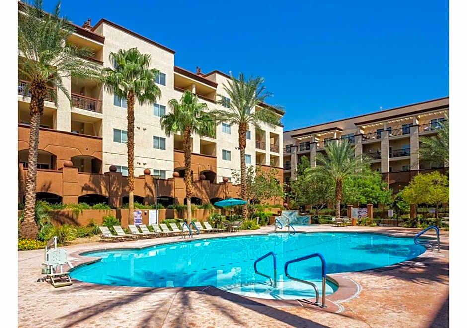 Exclusive 2BR Condo Retreat, Featuring a Lazy River - Special Offer Now!