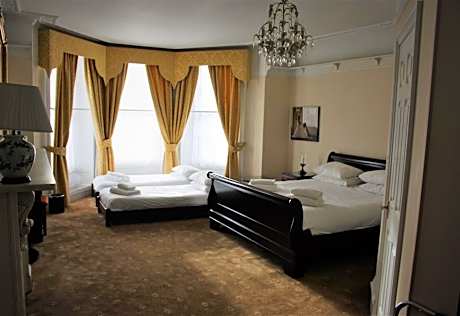 Family Room (4 Adults)