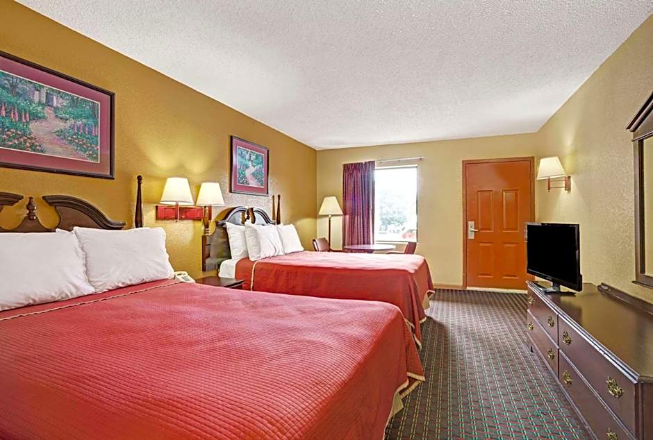 Travelodge by Wyndham Forest Park Atlanta South