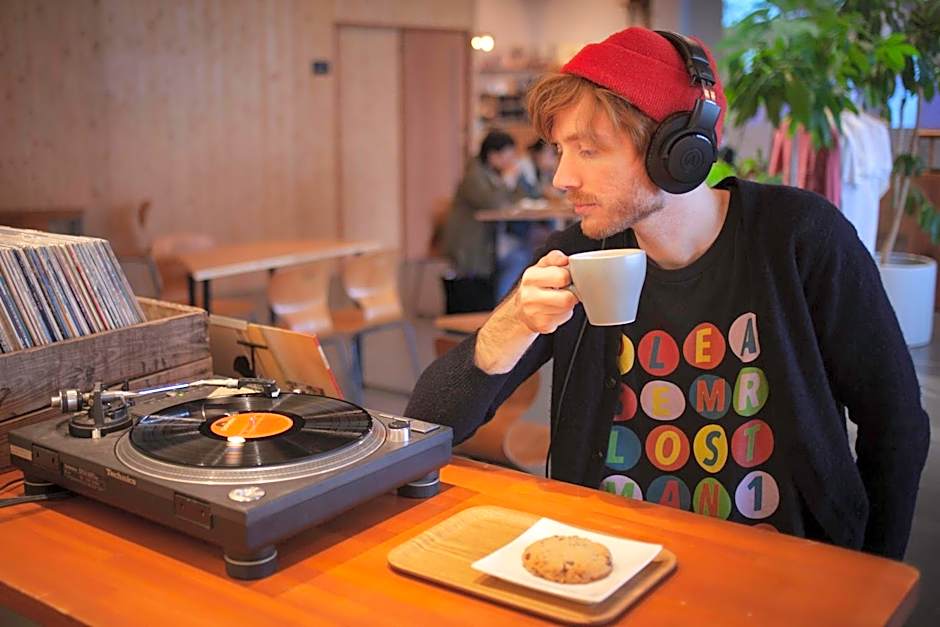 FOLK FOLK Hostel, Cafe & Bar